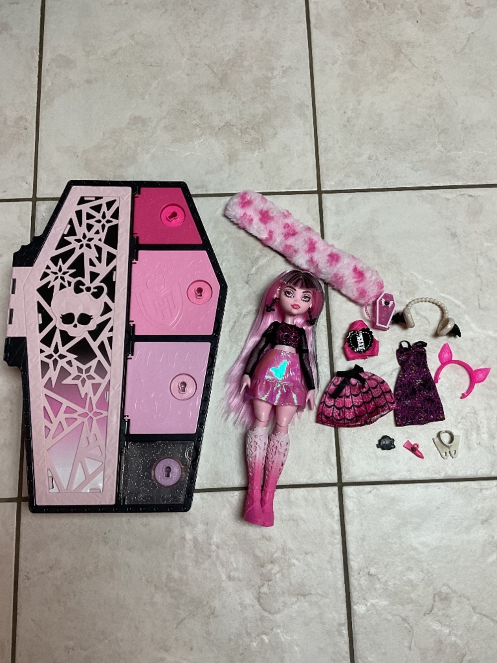 Monster High G3 Fearidescent Draculaura Skulltimate Secrets